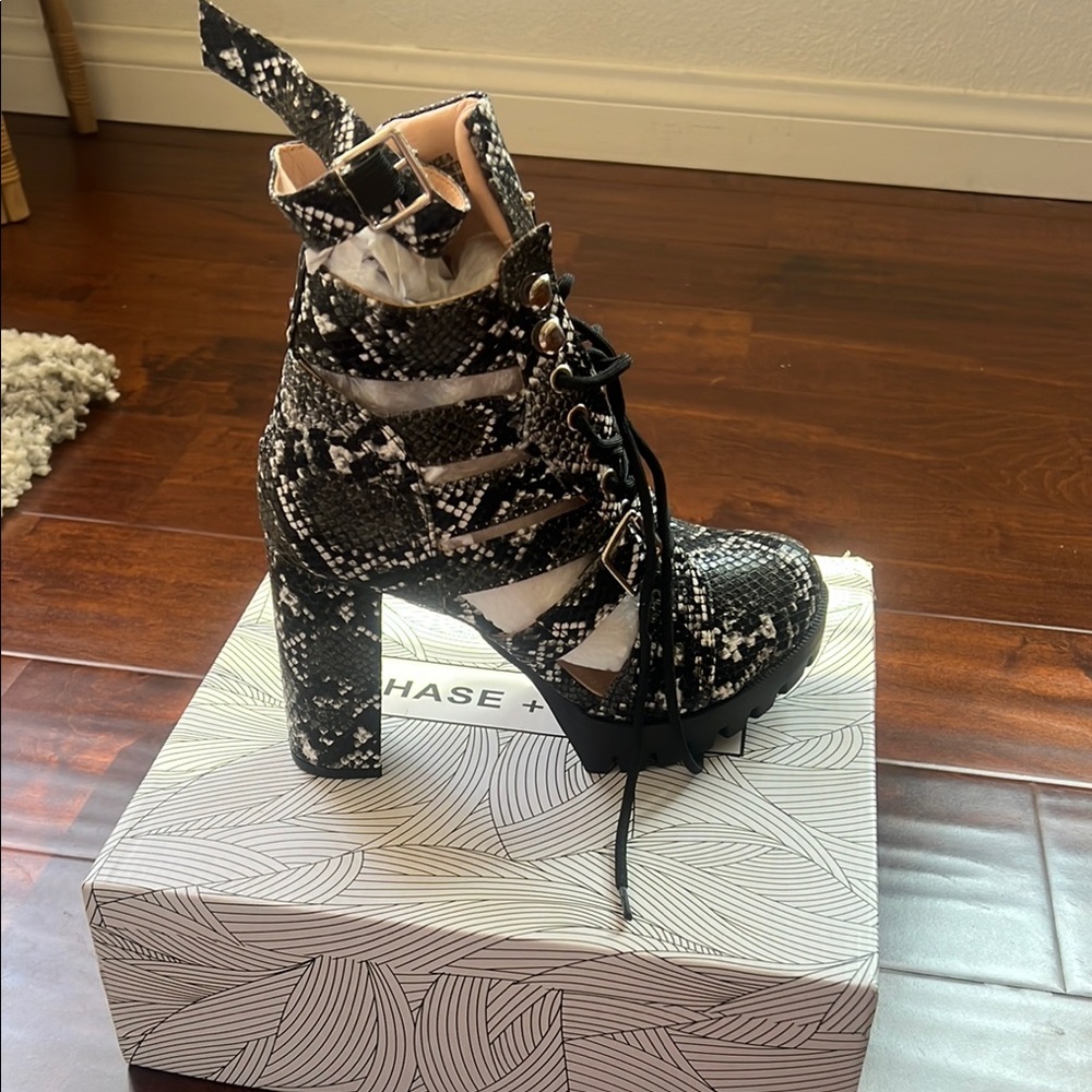 Chase + Chloe Black and White Women's Heeled Boots